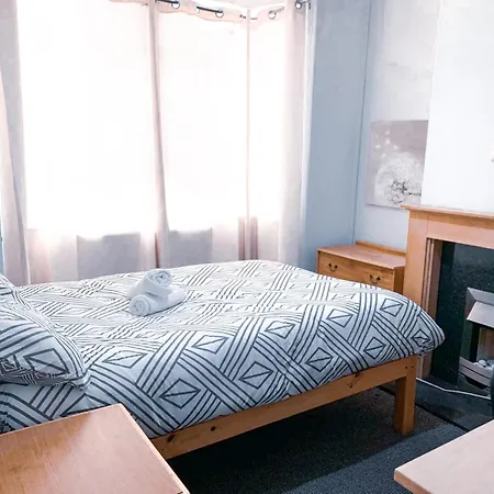Spacious Comfortable & Central 3 Bed Near Town Gillingham  Exterior photo