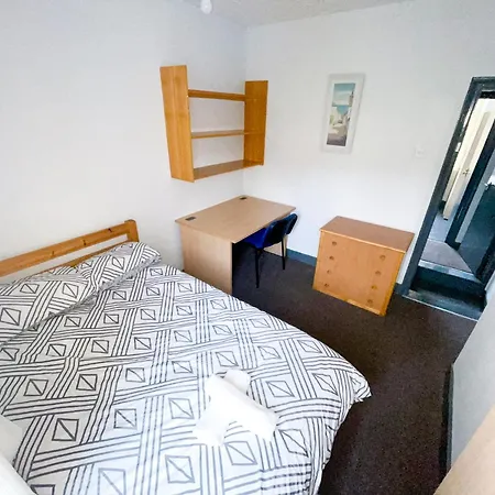 Spacious Comfortable & Central 3 Bed Near Town Gillingham  Exterior photo