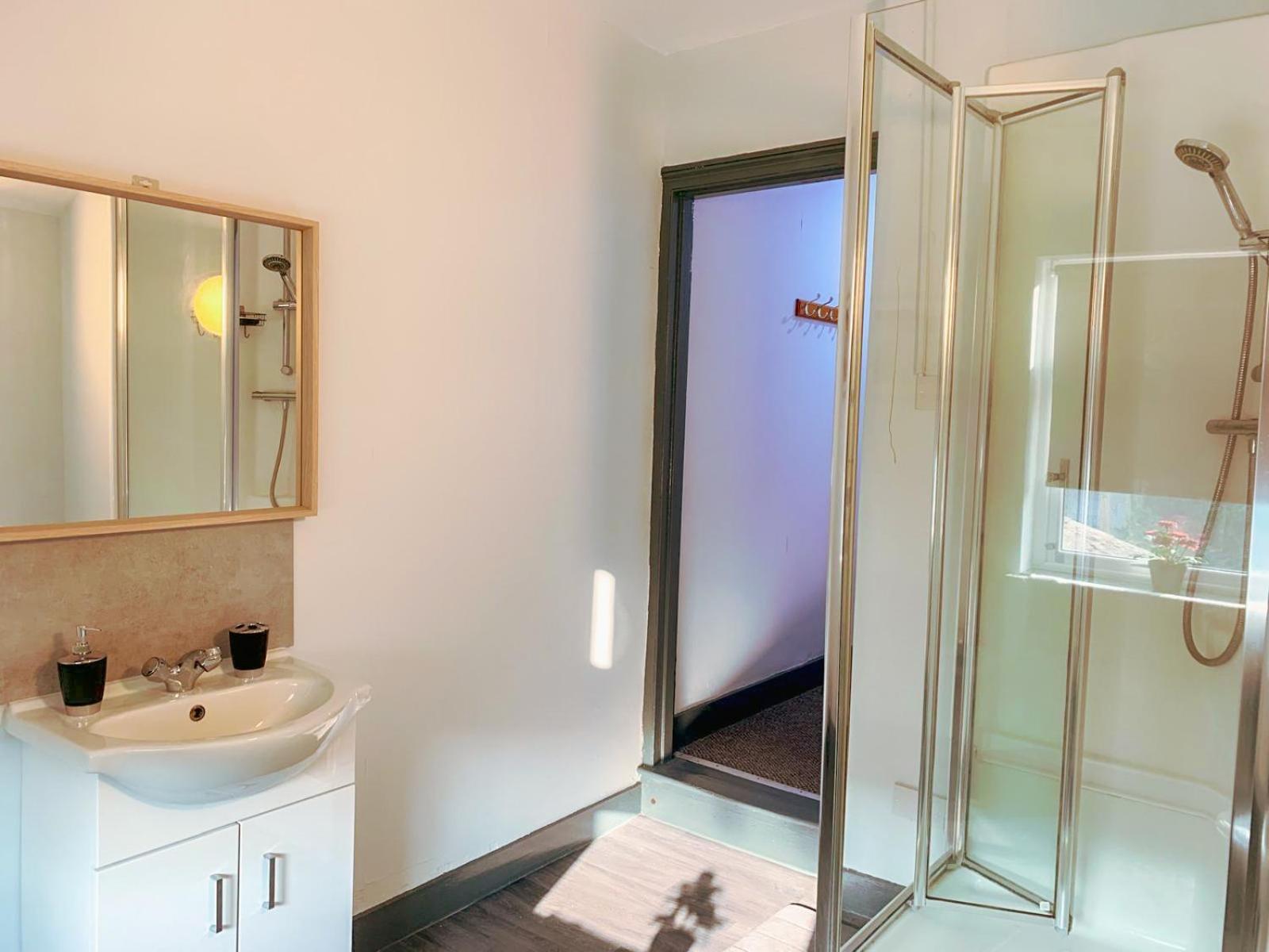 Apartment Spacious Comfortable & 3 Bed Near Town